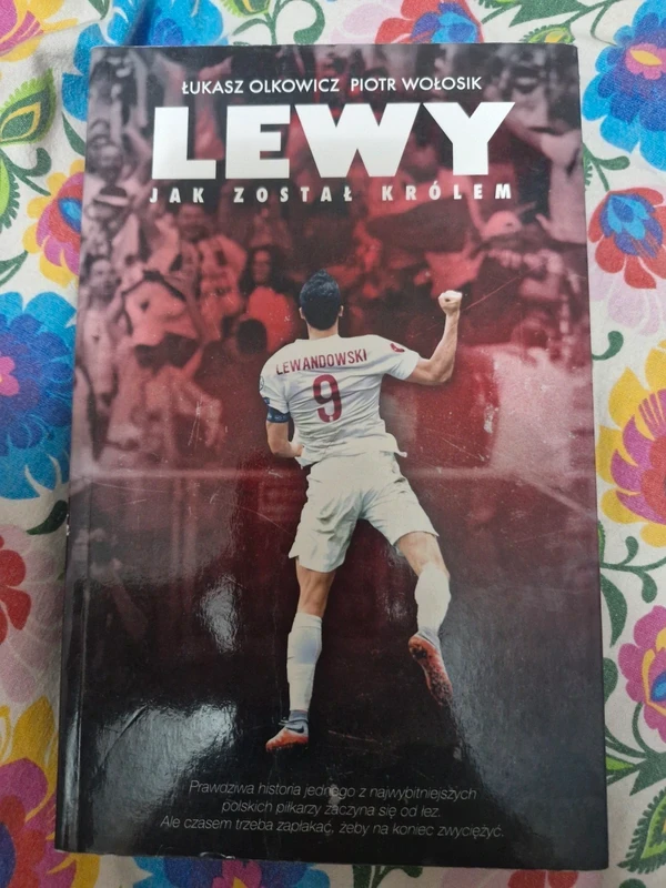 Okładka: Lewy — Łukasz Olkowicz